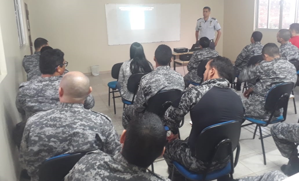 AGENTES PENITENCIÁRIOS PARTICIPAM DE PALESTRA SOBRE DIREITOS HUMANOS