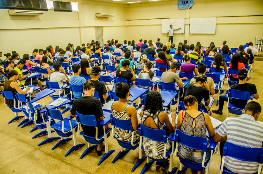 Curso preparatório para o Enem ofertado pelo GEA beneficia 400 jovens na zona norte