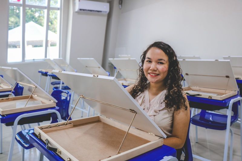 ‘Escuto as histórias e me emociono’, relata aluna que o entrar pela primeira vez no Novo Cândido Portinari