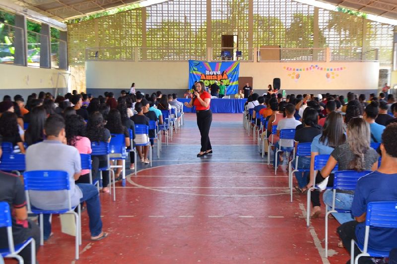 Novo Amapá Jovem: Governo do Estado apresenta metodologia do programa aos beneficiários de Laranjal do Jari