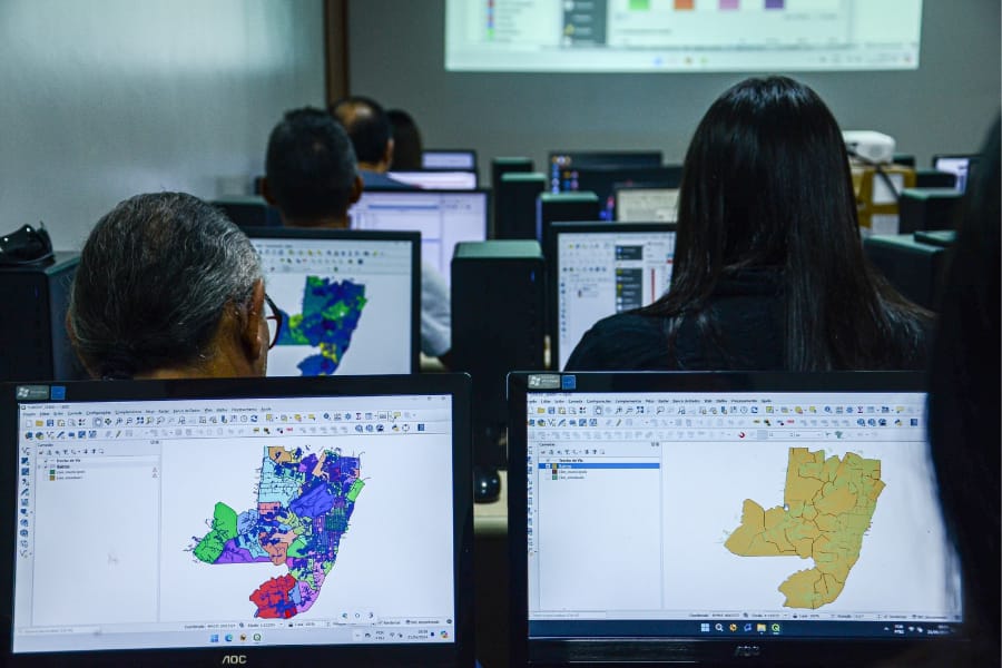 Governo do Amapá capacita servidores para otimizar geoprocessamento de mapas florestais, em Macapá