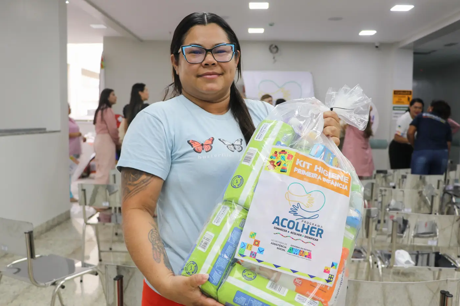 ‘Não estamos sozinhas’, diz mãe de paciente do Hospital da Criança ao receber kit da primeira infância do Governo do Amapá