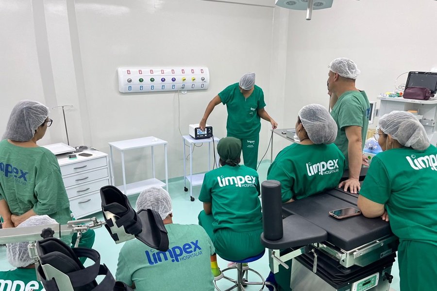 Governo do Amapá realiza treinamento de profissionais do Hcal para manusear novo equipamento neurológico, em Macapá