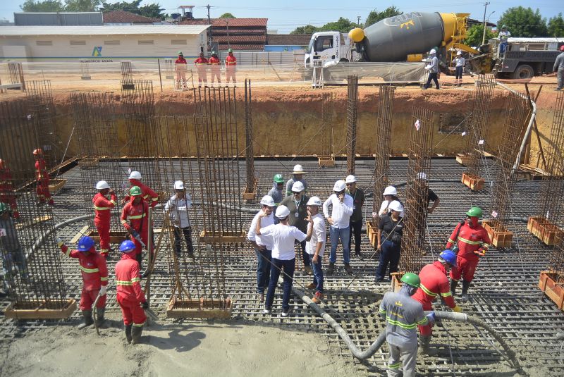 ‘Momento histórico na maior obra de saúde do Amapá’, destaca governador Clécio Luís ao acompanhar concretagem da fundação do novo HE, em Macapá