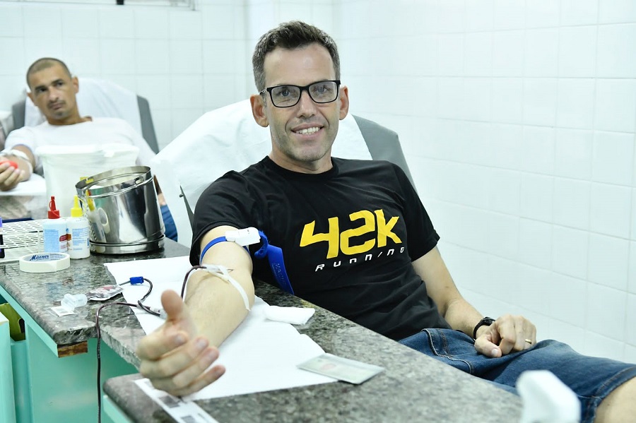 'Me sinto honrado em poder salvar outras vidas', relata voluntário do Hemoap em homenagem ao Dia Nacional do Doador de Sangue