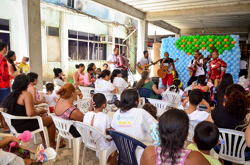 Brincadeiras, apresentações musicais e teatrais alegram o Dia das Crianças no HCal e PAI