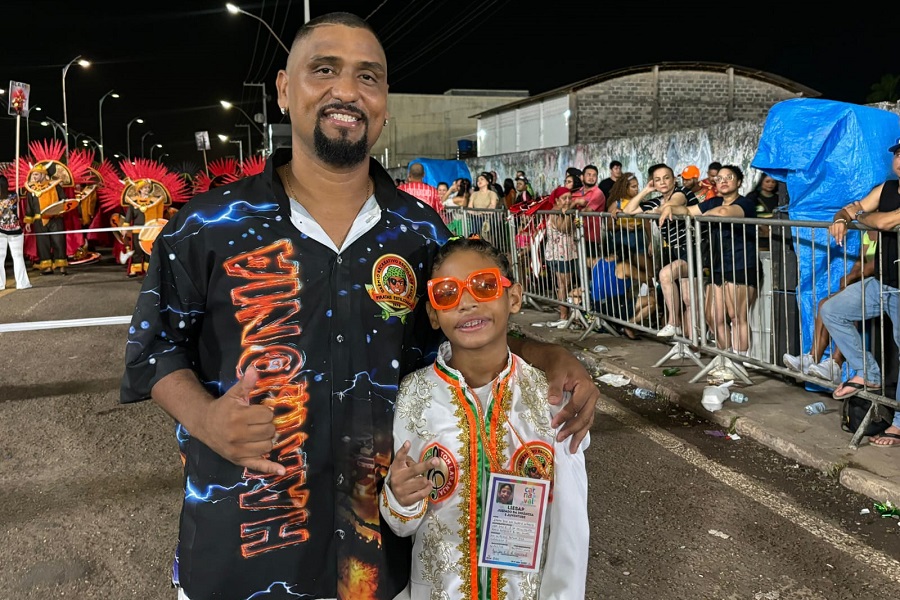 'O carnaval ajudou na inclusão do meu filho', diz pai de menino com deficiência física que desfila em escola de samba no Amapá