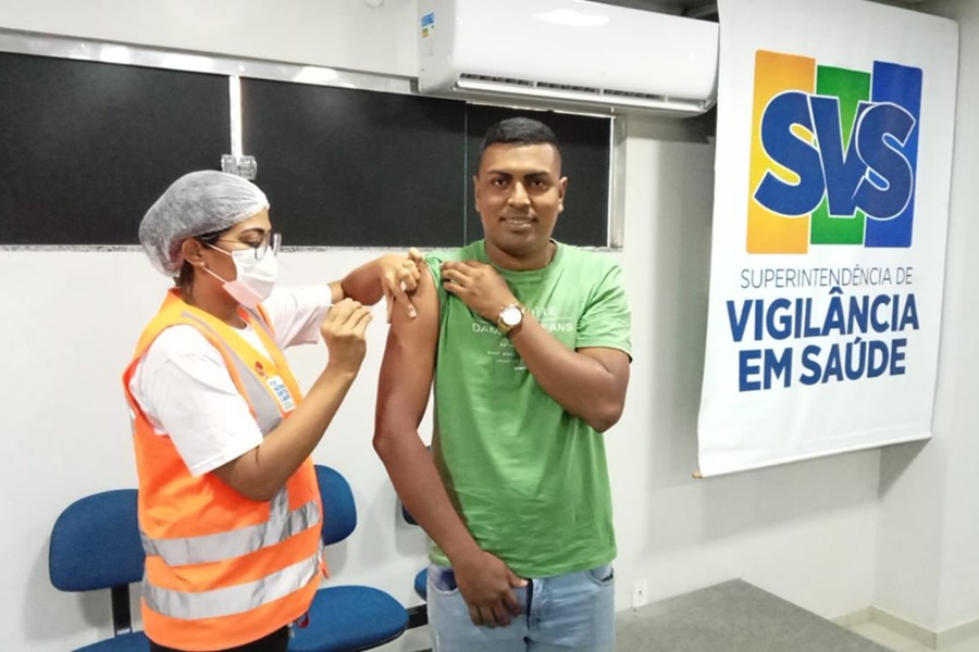 Vacinação de profissionais da saúde contra Covid-19 e Influenza avança no Amapá
