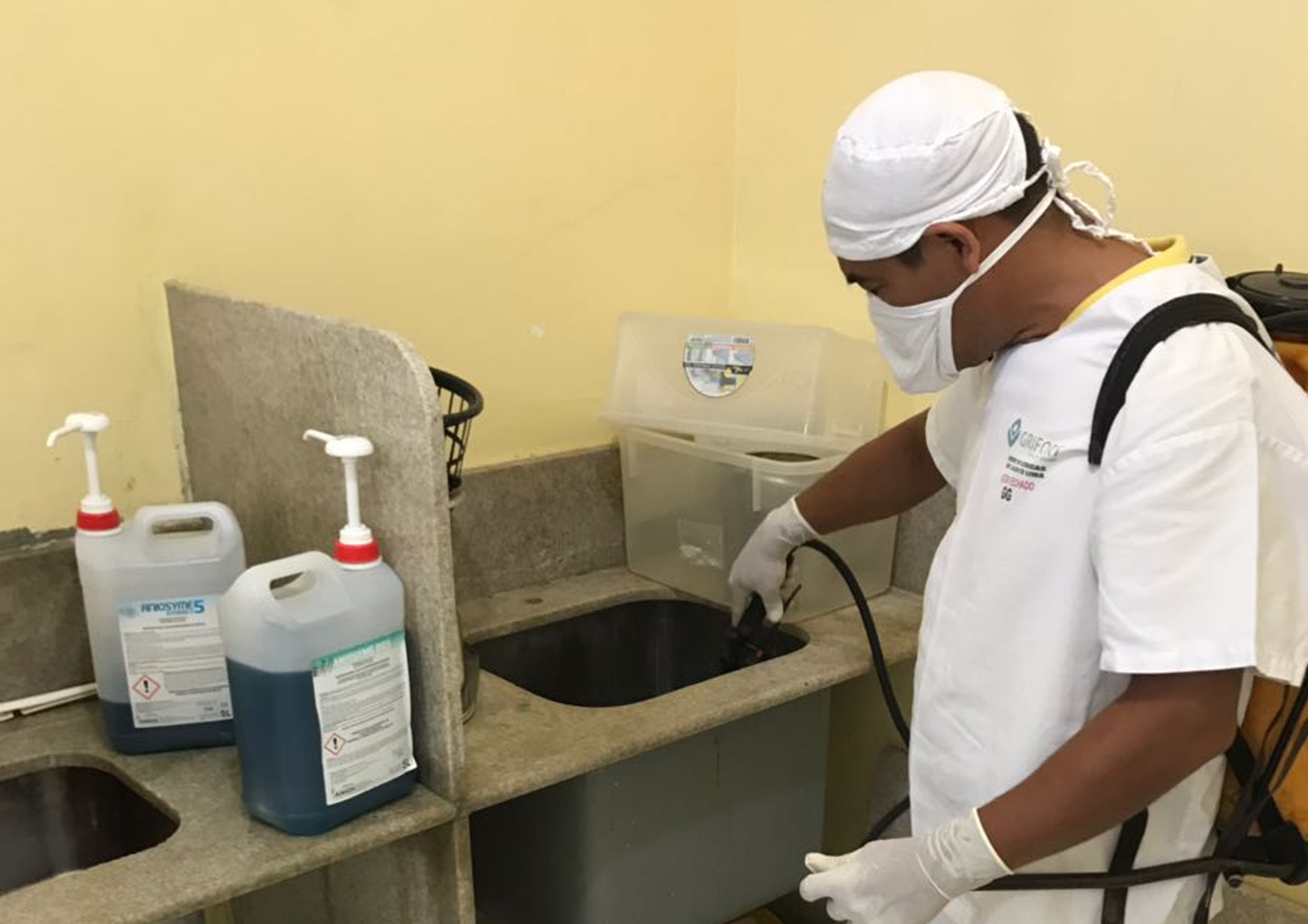 Hospital Alberto Lima passa por dedetização