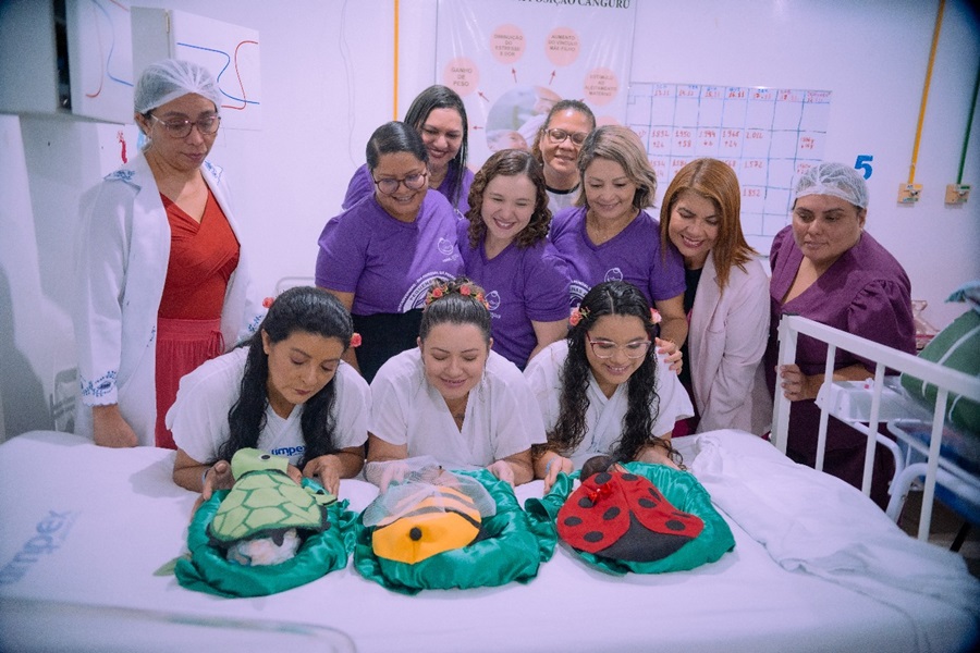 Bebês prematuros internados no Hospital Mãe Luzia realizam ensaio fotográfico com as mamães