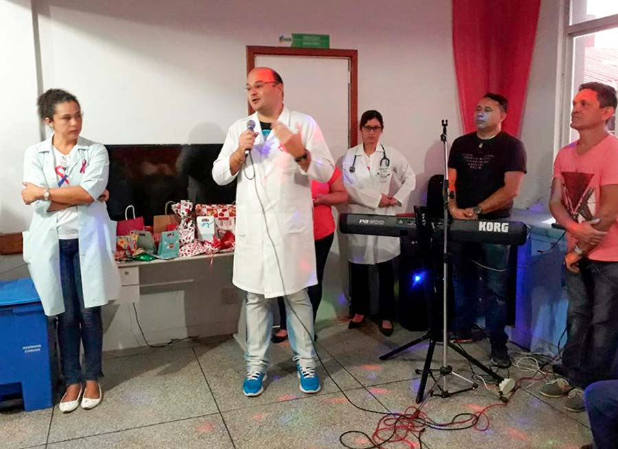Equipe de enfermagem da Unacon homenageia pacientes