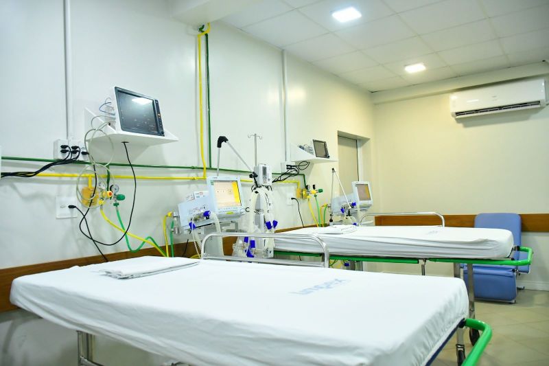 Governo do Amapá entrega leitos semi-intensivos e enfermaria para dar retaguarda às cirurgias neurológicas no Hospital de Emergências, em Macapá