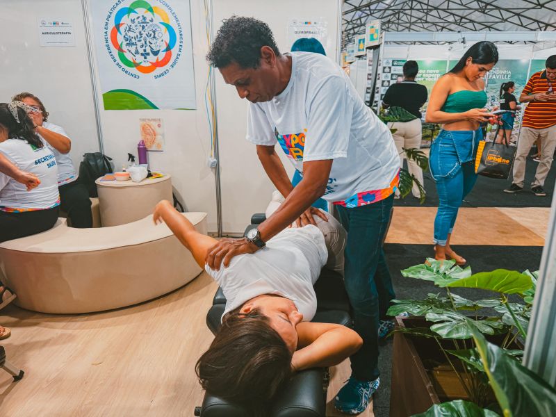 Público da 53ª Expofeira do Amapá recebe sessões gratuitas de quiropraxia, massagem e auriculoterapia