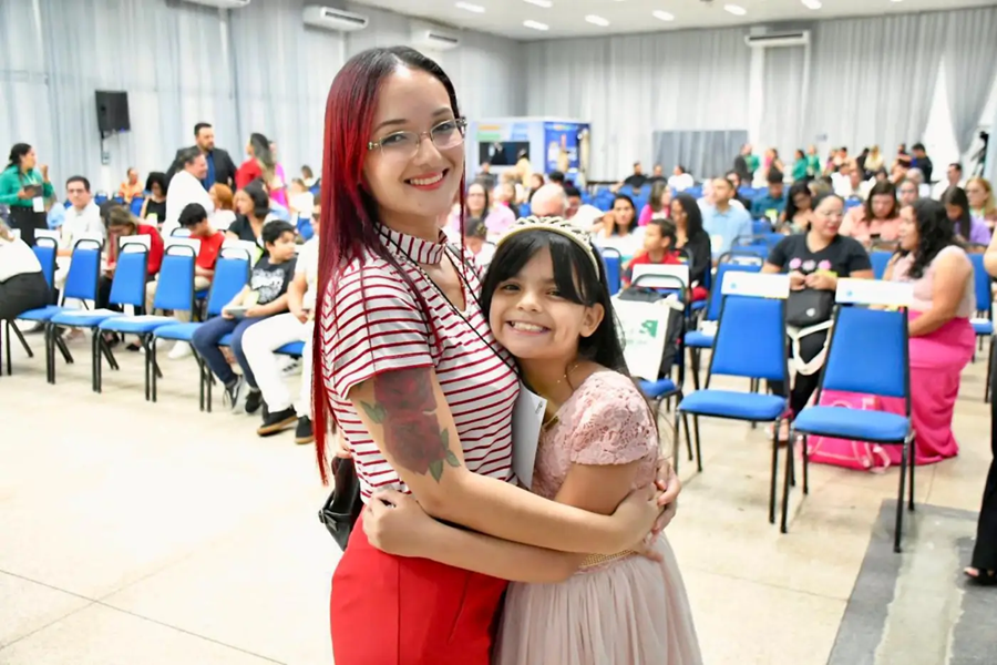 'Hoje minha filha está curada', diz mãe durante fórum 'Desafios do Câncer' apoiado pelo Governo do Amapá