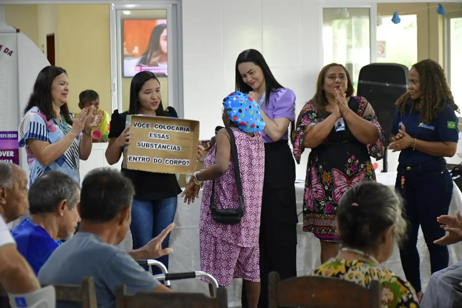 Governo do Amapá alerta idosos do Abrigo São José sobre os danos causados pelo tabagismo