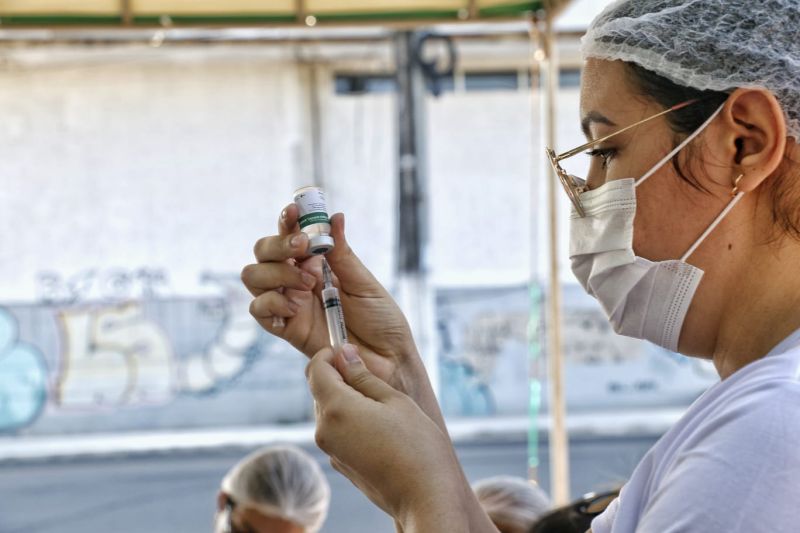 Governo do Amapá realiza 'Dia D' de vacinação contra a influenza para grupos prioritários, em Macapá