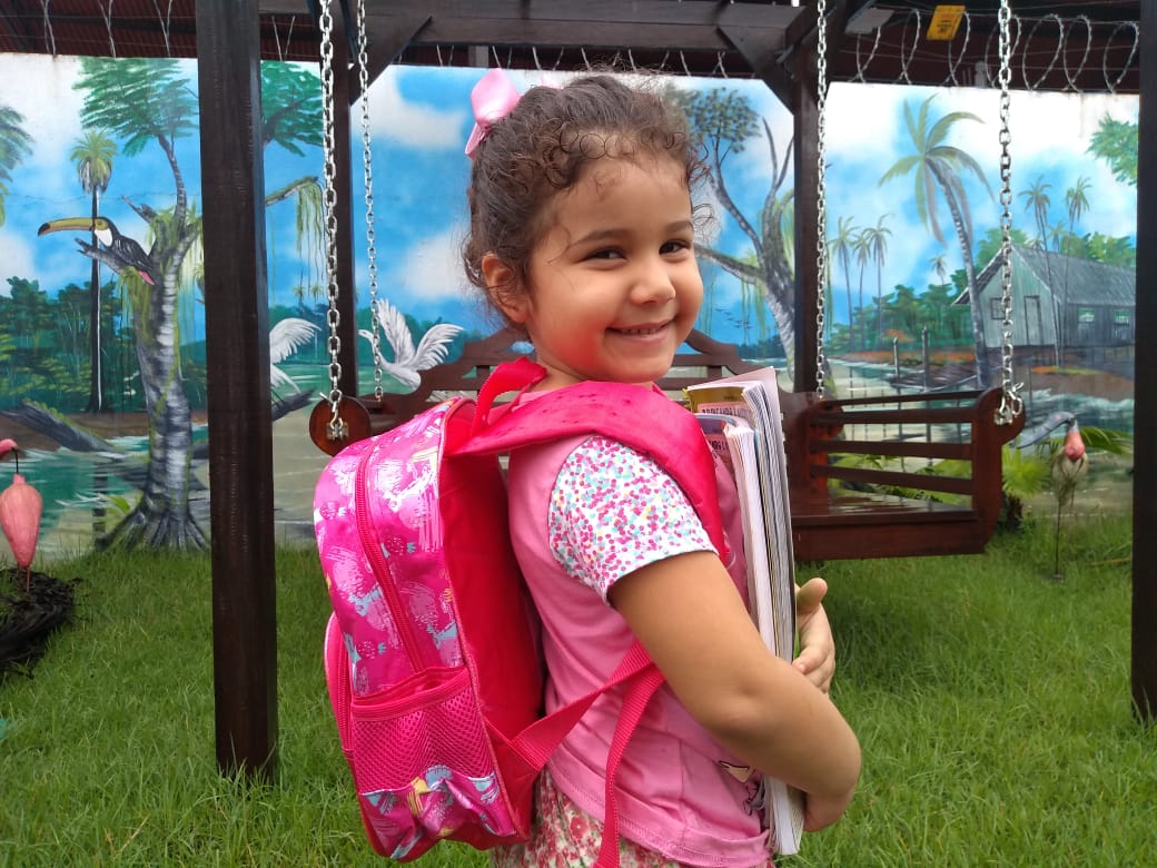 Peso excessivo das mochilas pode causar sérios danos à saúde