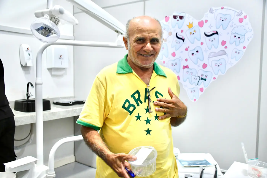 ‘Posso voltar a falar melhor e mastigar’, diz ribeirinho ao receber prótese pelo programa Mais Sorriso do Governo do Amapá