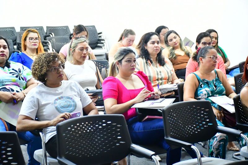 Profissionais da saúde debatem sobre a importância do serviço de triagem neonatal, em Macapá