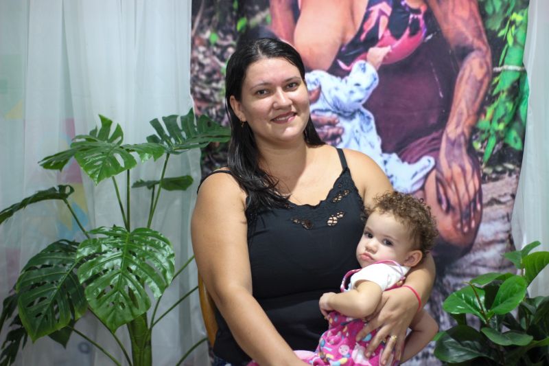'A amamentação é um vínculo que só mãe e bebê tem', diz visitante da 53ª Expofeira em ação do Agosto Dourado