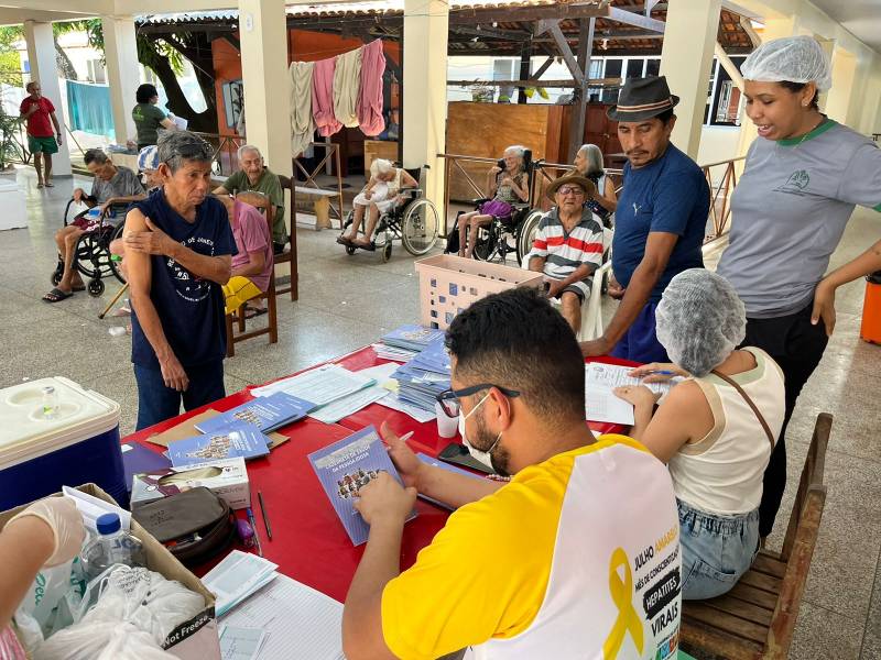 Governo do Amapá promove ação de prevenção a hepatites para idosos do Abrigo São José