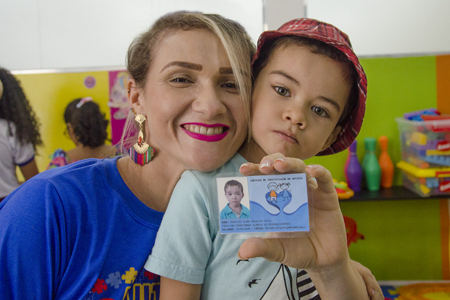 Familiares de autistas contam experiências emocionantes sobre ‘viver diferente’