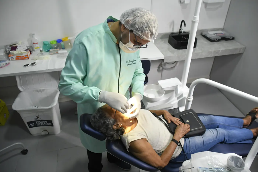 Mais Sorriso: Governo do Amapá inicia entrega de próteses dentárias para idosos e ribeirinhos de Santana