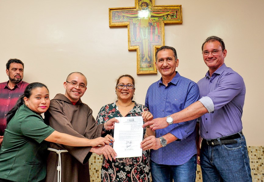 Governo renova convênio com Capuchinhos e garante a ampliação de serviços de saúde