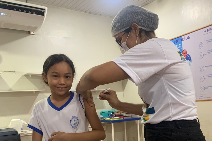 Em menos de um mês, Governo do Amapá leva imunização para alunos de 30 escolas estaduais em Macapá e Santana 