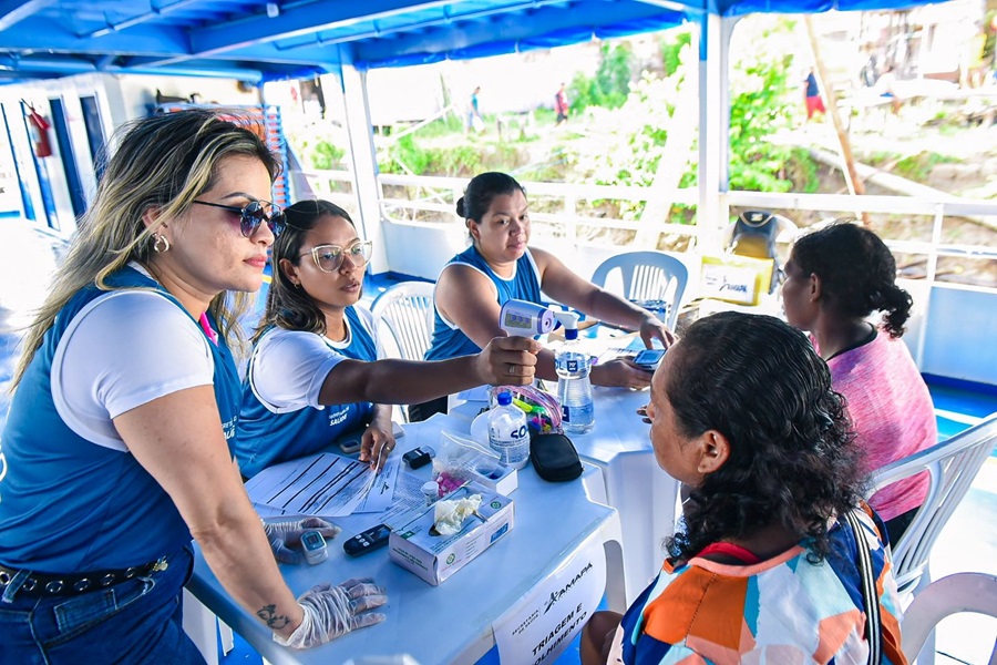 Moradores do distrito de Bailique recebem atendimentos em saúde durante ação humanitária do Governo do Amapá