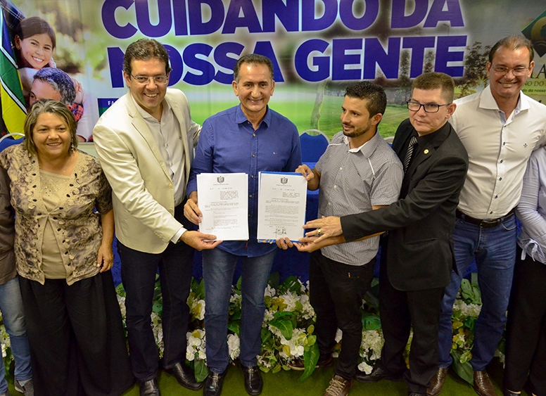 Governo sanciona lei que garante 'auxílio-jaleco' para servidores da saúde