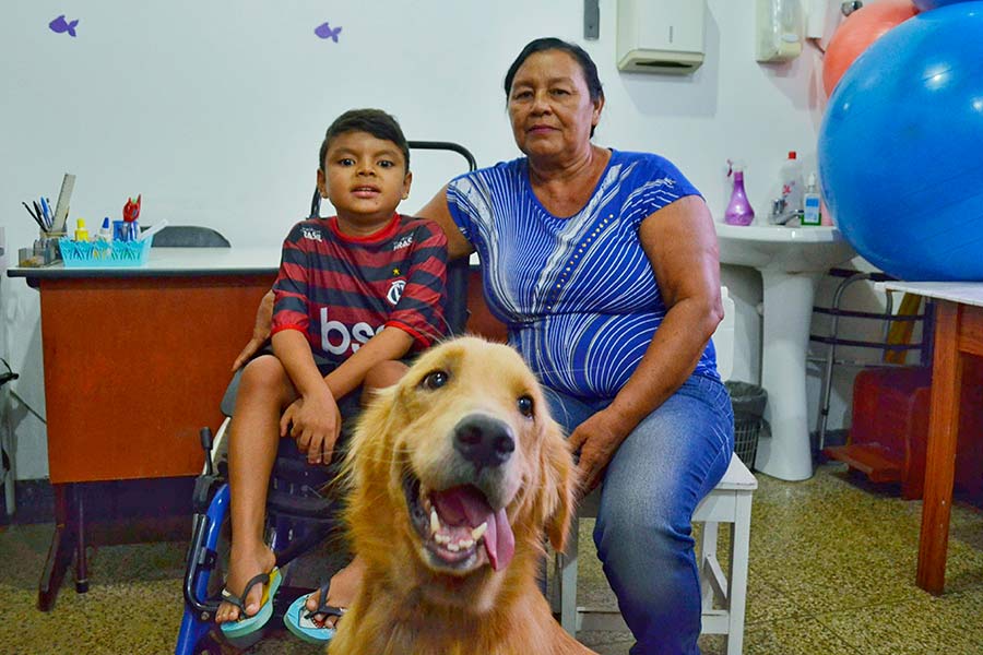 Cães do Bope ajudam na reabilitação de crianças atendidas no Creap