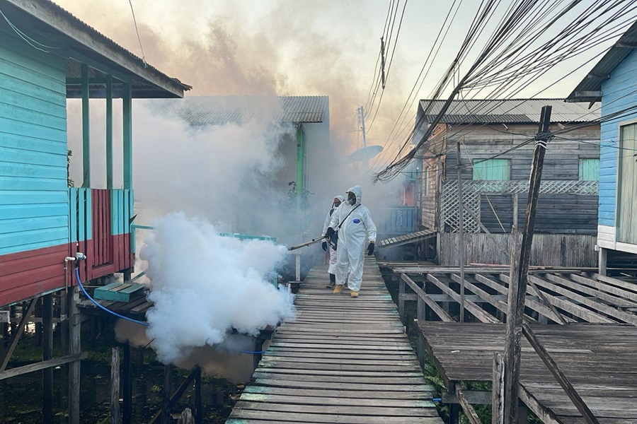 Combate à dengue do Governo do Amapá alcança mais de 11 mil casas com borrifação de inseticida em Oiapoque