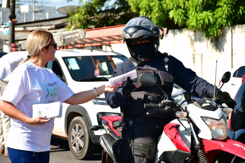 Dia da Saúde Mental: Governo do Amapá divulga pontos de atendimento em blitz no Centro de Macapá