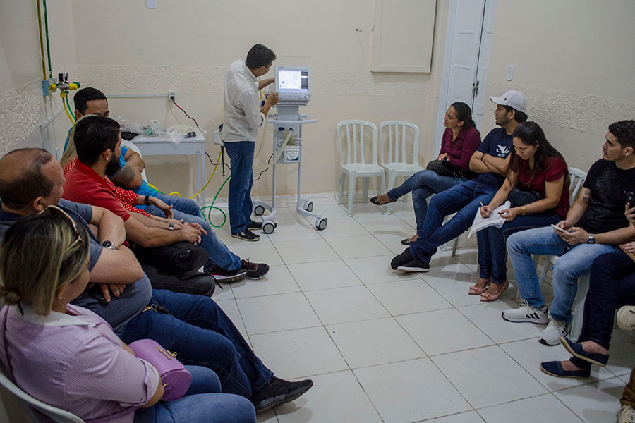 Equipes de saúde são treinadas para manusear novos ventiladores mecânicos