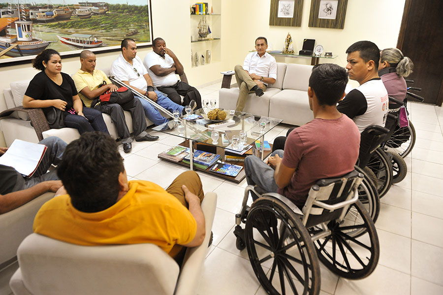Governador dialoga com representantes dos deficientes físicos do Estado