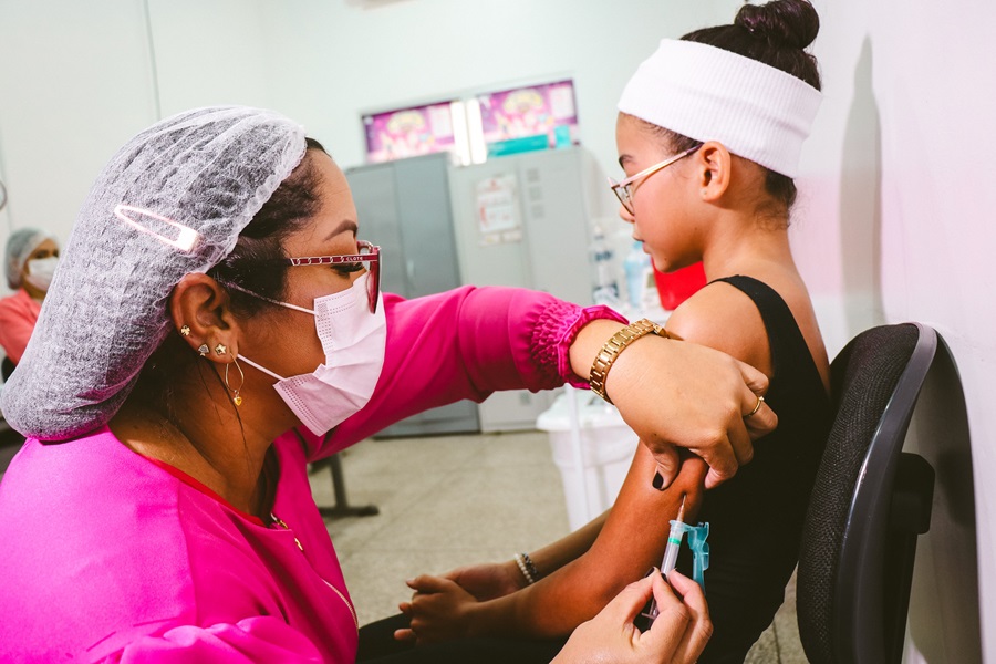 Governo do Amapá e Ministério da Saúde realizam ação de incentivo a vacinação contra dengue, em Santana