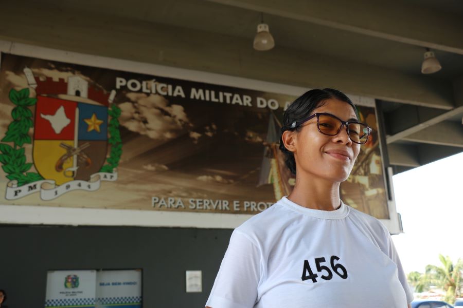 ‘Quero transformar a vida de outras mulheres’, conta futura policial ao doar cabelo para pacientes oncológicos