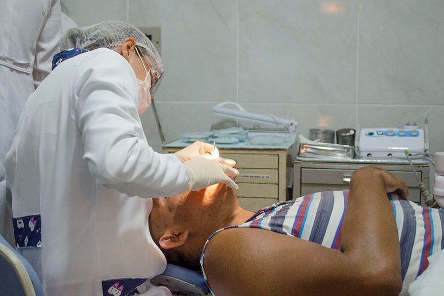 Detentos do Iapen recebem ação odontológica inédita com 500 atendimentos