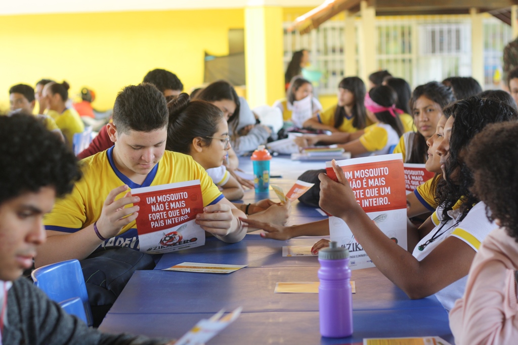'Semana contra o Aedes nas escolas' leva debates e conhecimento científico sobre o inseto