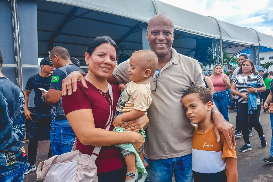 ‘Cresce a esperança de uma saúde melhor para meus filhos’, conta motorista de aplicativo sobre início das obras do novo HE