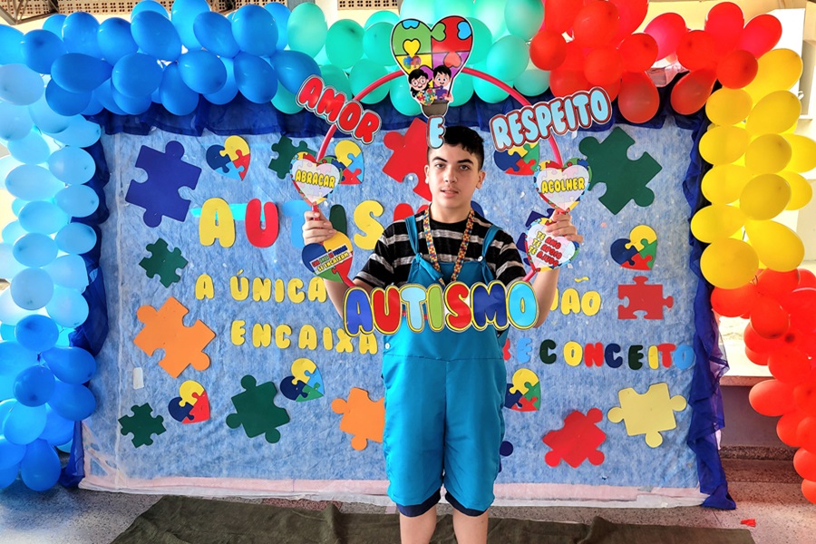 Governo do Amapá leva ação de conscientização sobre autismo para moradores do Conjunto Macapaba