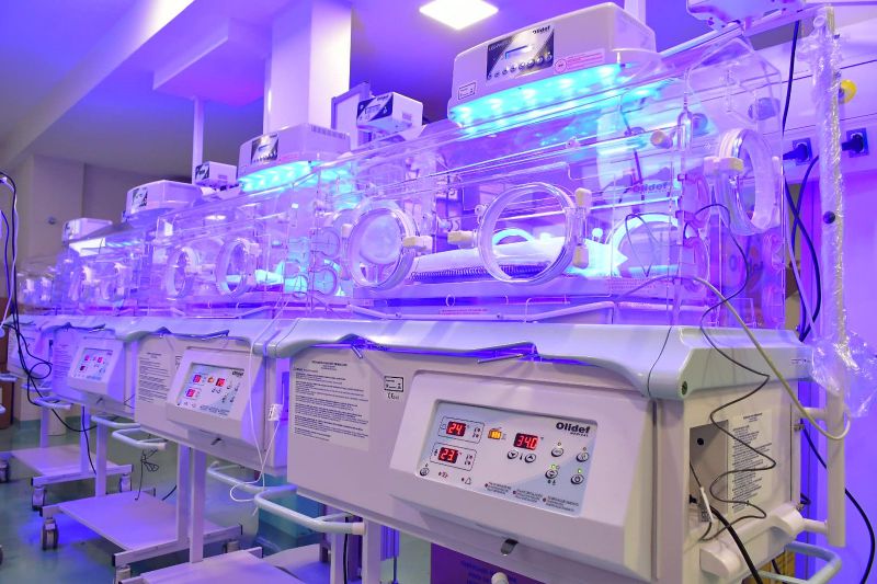 Com avanço nas obras, Hospital Mãe Luzia começa a receber novos equipamentos para UTI Neonatal
