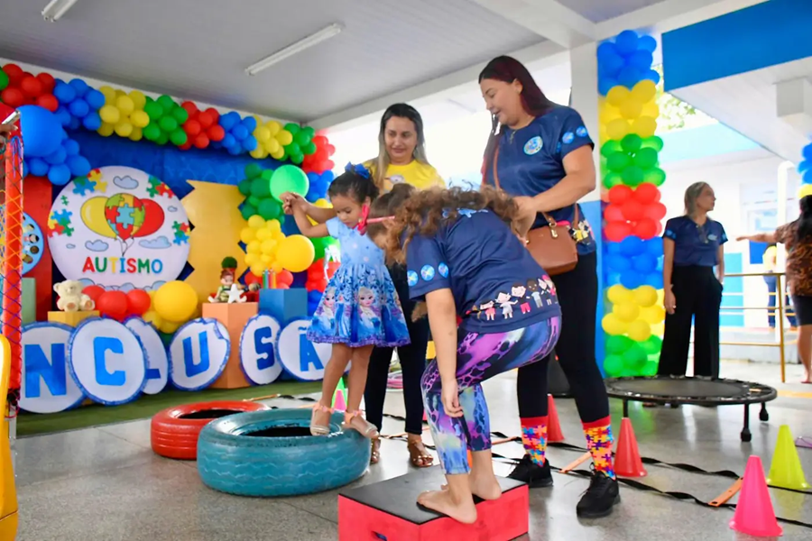 Governo do Amapá encerra edição especial do projeto 'Mais Sorriso Azul' com dia recreativo para crianças autistas em Santana