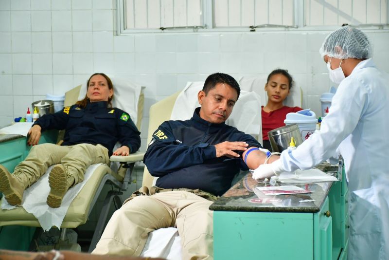 Campanha contra o câncer infantil leva policiais rodoviários para reforçar estoque de sangue do Hemoap