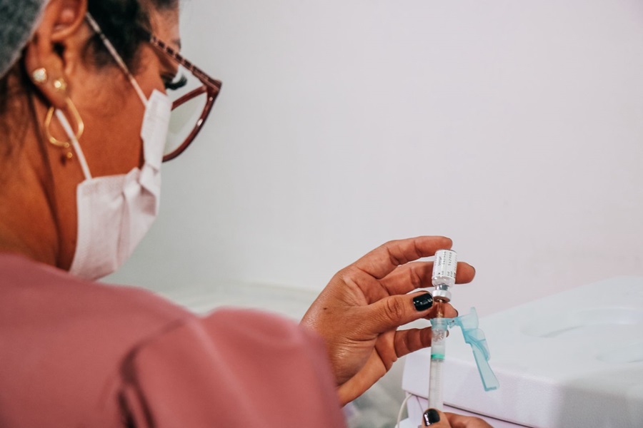 Governo do Amapá inicia vacinação contra a dengue, em Santana