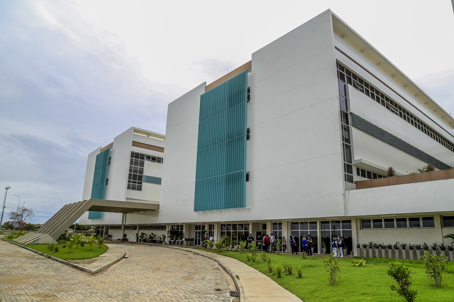 Governo do Amapá firma parceria para implantar núcleo de vigilância de doenças epidemiológicas no Hospital Universitário