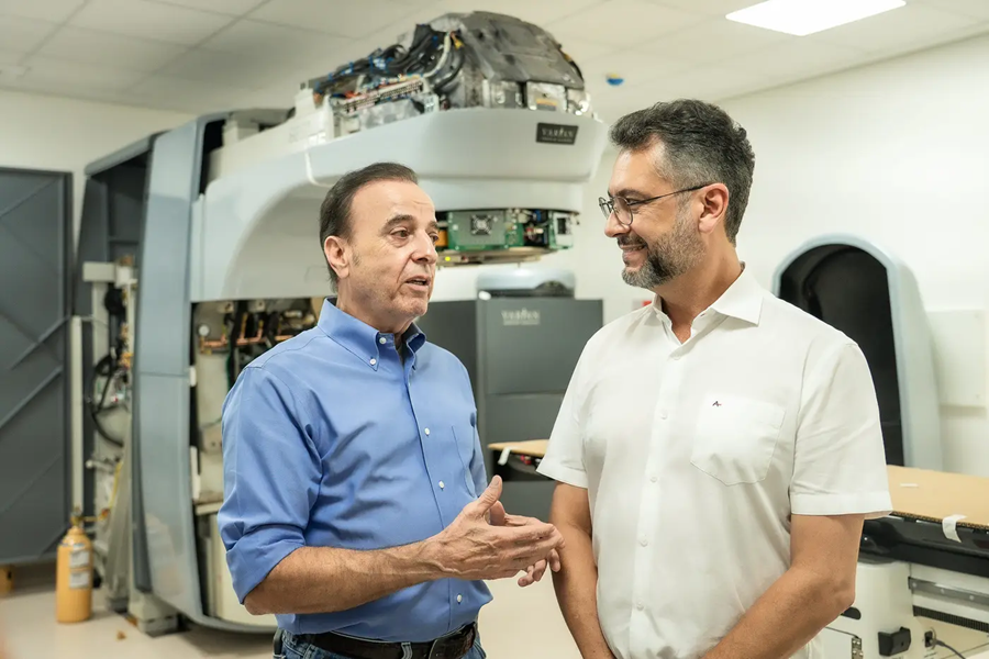 Governador Clécio Luís e presidente do Hospital de Amor visitam primeiro Centro de Radioterapia do Amapá e assinam contrato para prevenção do câncer