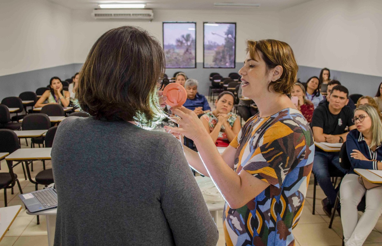 Obstetras recebem treinamento de inserção de DIU no pós-parto imediato e abortamento