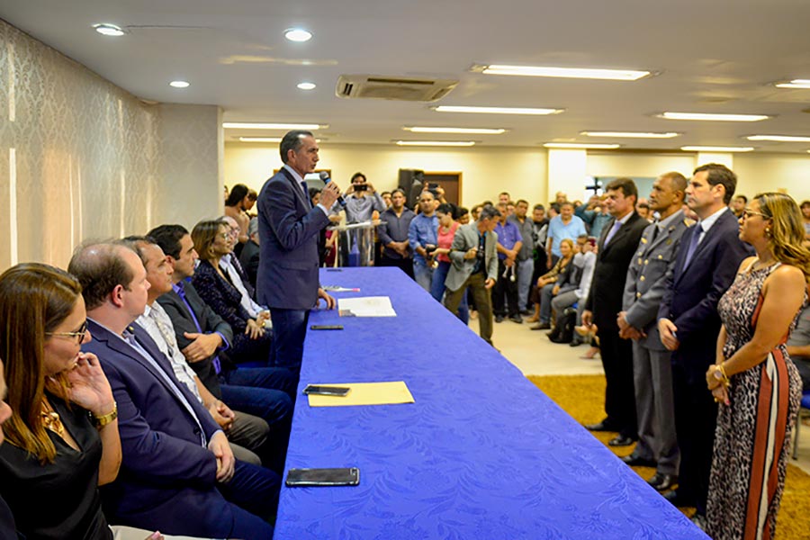 Waldez empossa novos integrantes da equipe de governo